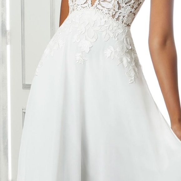 Brand new Wedding Dress - Picture 4 of 5